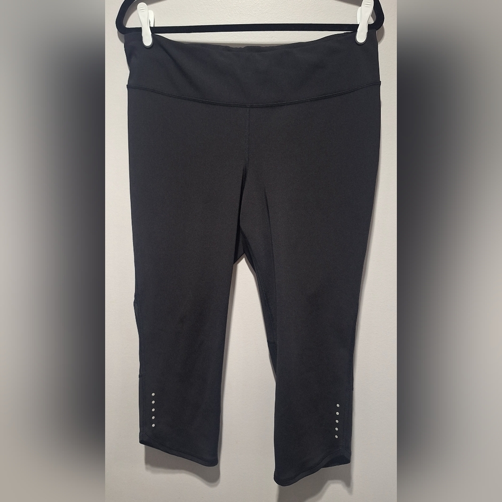 Old Navy XL Black Cropped Leggings